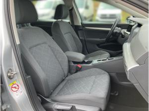 Volkswagen Golf VIII Variant Life 2.0 TDI DSG / Navi, LED