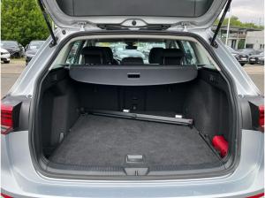 Volkswagen Golf VIII Variant Life 2.0 TDI DSG / Navi, LED