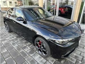 Alfa Romeo Giulia Q4 2.0 Veloce Black-Edition Technologie-Paket Sportpaket Navi Digitales Cockpit LED