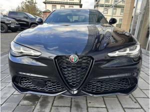 Alfa Romeo Giulia Q4 2.0 Veloce Black-Edition Technologie-Paket Sportpaket Navi Digitales Cockpit LED