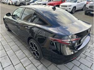 Alfa Romeo Giulia Q4 2.0 Veloce Black-Edition Technologie-Paket Sportpaket Navi Digitales Cockpit LED