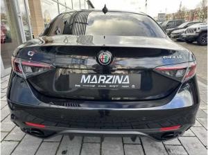 Alfa Romeo Giulia Q4 2.0 Veloce Black-Edition Technologie-Paket Sportpaket Navi Digitales Cockpit LED
