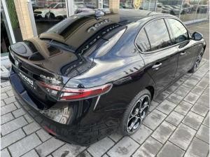 Alfa Romeo Giulia Q4 2.0 Veloce Black-Edition Technologie-Paket Sportpaket Navi Digitales Cockpit LED