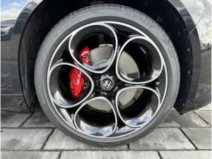 Alfa Romeo Giulia Q4 2.0 Veloce Black-Edition Technologie-Paket Sportpaket Navi Digitales Cockpit LED