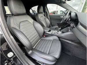 Alfa Romeo Giulia Q4 2.0 Veloce Black-Edition Technologie-Paket Sportpaket Navi Digitales Cockpit LED