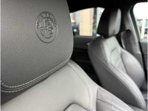 Alfa Romeo Giulia Q4 2.0 Veloce Black-Edition Technologie-Paket Sportpaket Navi Digitales Cockpit LED