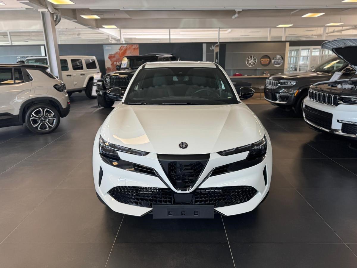 Alfa Romeo Junior Speciale 1.2 VGT 48V-Hybrid DCT in mehreren Varianten Verfügbar Abholung Mannheim