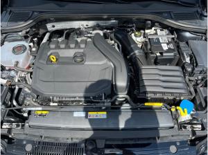 Volkswagen Golf VIII Life 1.5eTSI DSG / Navi, LED, RFK, ACC