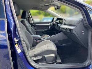 Volkswagen Golf VIII Life 1.5eTSI DSG / Navi, LED, RFK, ACC