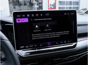 Volkswagen Golf VIII 1,5 eTSI DSG R-Line Black Style ACC Navi R-Kamera LED 17"