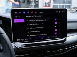 Volkswagen Golf VIII 1,5 eTSI DSG R-Line Black Style ACC Navi R-Kamera LED 17"