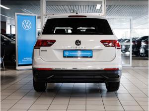 Volkswagen Tiguan Allspace 1,5 TSI DSG Life AHK NaviMedia ACC LED 18Zoll