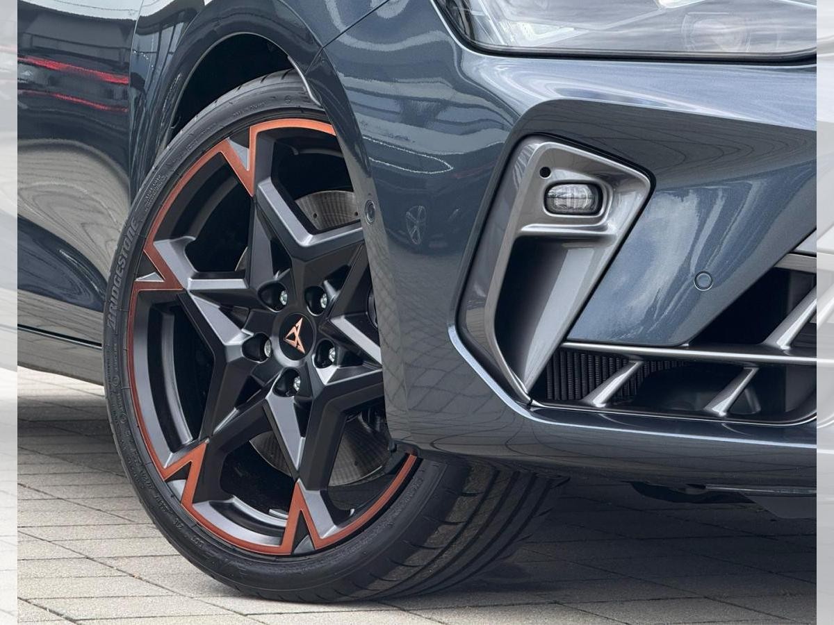 Cupra Leon Sportstourer VZ 2.0 TSI 245 kW DSG (UVP 64.012€/SOFORT) PANO/NAV/AHK/SIDE/MATRIX/SENNH./UVM.