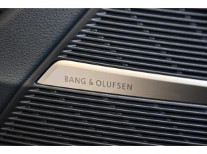 Audi SQ7 Audi exlusive Verde Ermes metallic HD Matrix LED-Scheinwerfer  Panorama-Glasdach Nachtsichtassistent