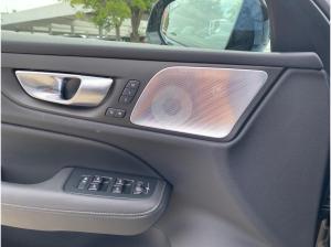 Volvo V60 T8 Ultra Dark Premium Paket AHK