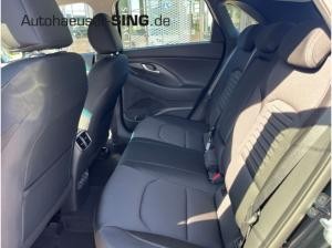 Hyundai i30 LED Kamera Digitales Cockpit PDCv+h NAV