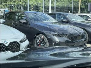 BMW 520 d Tour M Sport || AHK Pano el.Sitze Standhzg