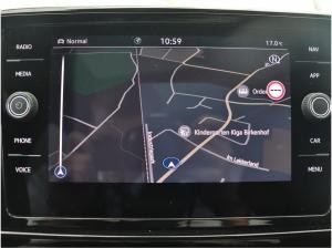 Volkswagen T-Roc Style 2.0 l TDI DSG+PANO+AHK+RFK+NAVI+BLACKSTYLE