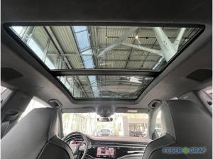 Audi RS Q8 SUV performance RS Sportoffensive