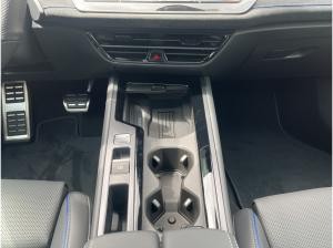 Volkswagen Passat 2,0 l TDI 4M *R-LINE* AHK*IQ*HuD*Pano*Black* Sofort verfügbar*
