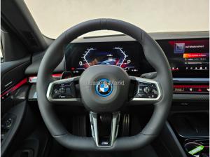 BMW i5 xDrive40 M Sportpaket Panorama Klimaaut.