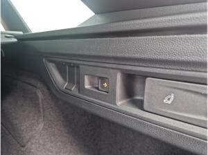 Volkswagen Passat R-Line Signature*Sitzklima*AHK*Pano*HuD*Harman Kardon