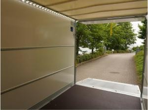 Fiat Ducato 35 140 / Humbaur-Koffer mit Ladebordwand