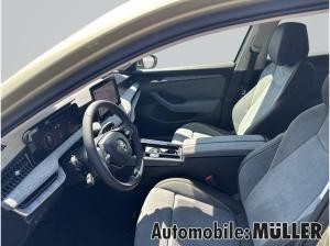 Skoda Superb Combi 2.0 TDI 142 kW 4x4 DSG Selection Allrad HUD AHK Navi digitales Cockpit
