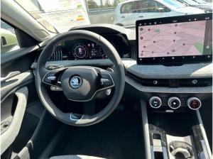 Skoda Superb Combi 2.0 TDI 142 kW 4x4 DSG Selection Allrad HUD AHK Navi digitales Cockpit