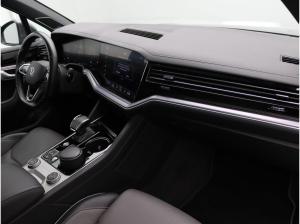 Volkswagen Touareg R-Line 3.0TDI 4M DSG / Matrix, Pano, AHK