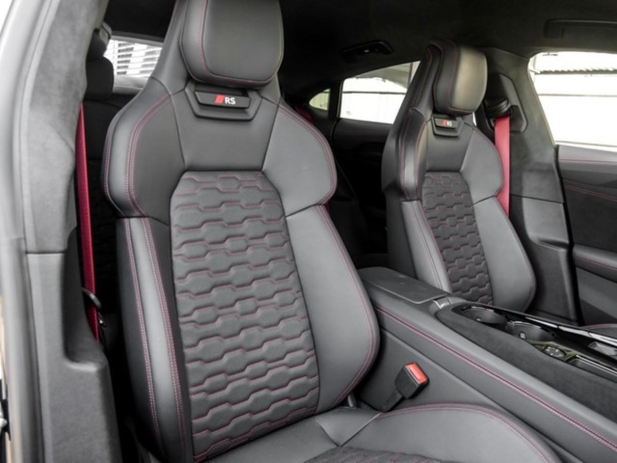 Audi RS e-tron GT performance quattro CARBONDACH LM21