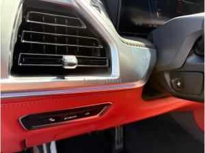 BMW XM 4.4 M Drivers Package / Bowers & Wilkins /