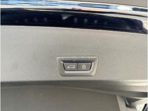 BMW XM 4.4 M Drivers Package / Bowers & Wilkins /