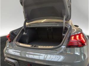 Audi RS e-tron GT performancce quattro Head-Up Laser Massage