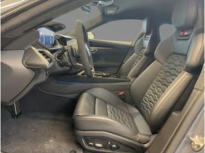 Audi RS e-tron GT performancce quattro Head-Up Laser Massage