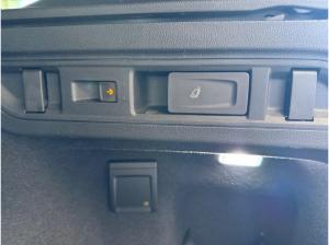 Volkswagen Passat Variant 2.0 TDI R-Line 4M*NAV*360°Kam*AHK*MATRIX*