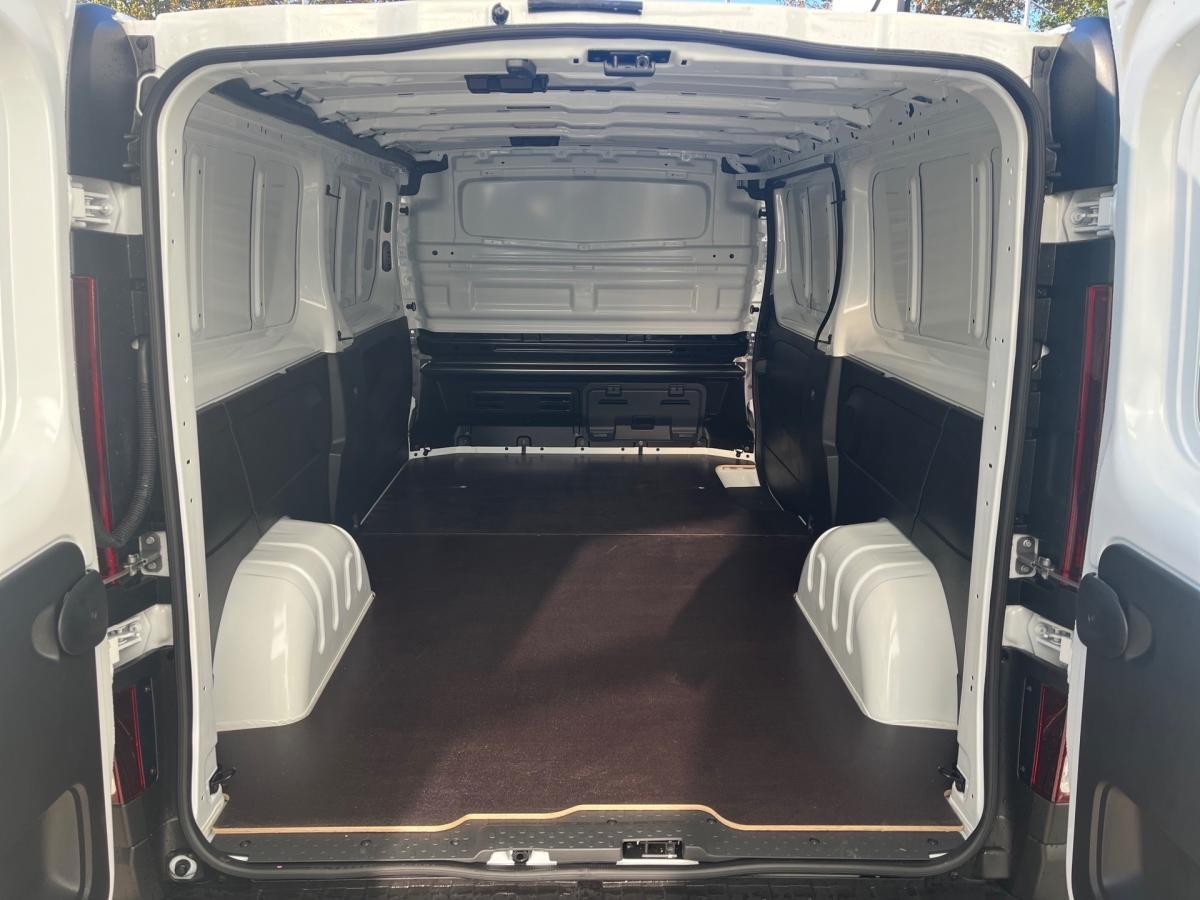 Nissan Primastar 130PS Kastenwagen 270° Hecktüren, Navi, Holzboden