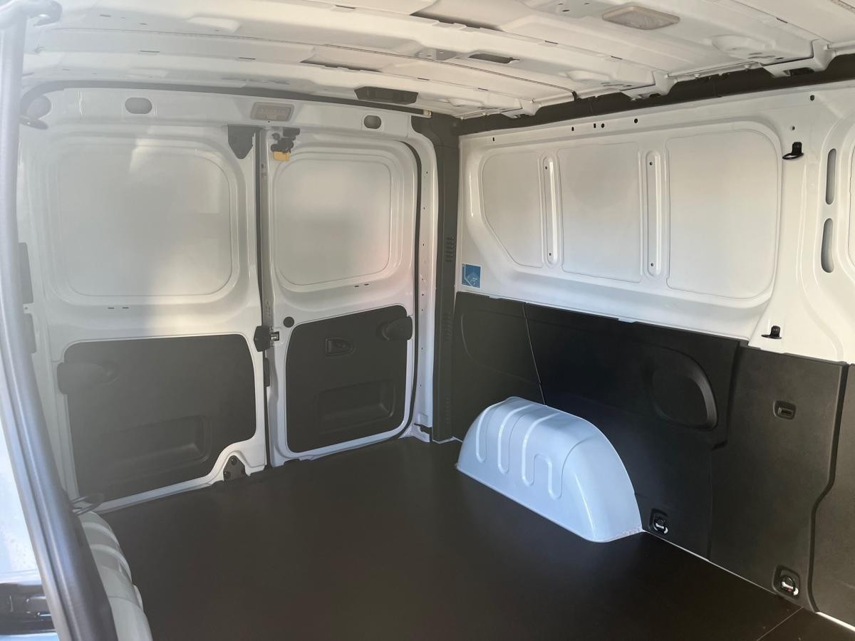 Nissan Primastar 130PS Kastenwagen 270° Hecktüren, Navi, Holzboden