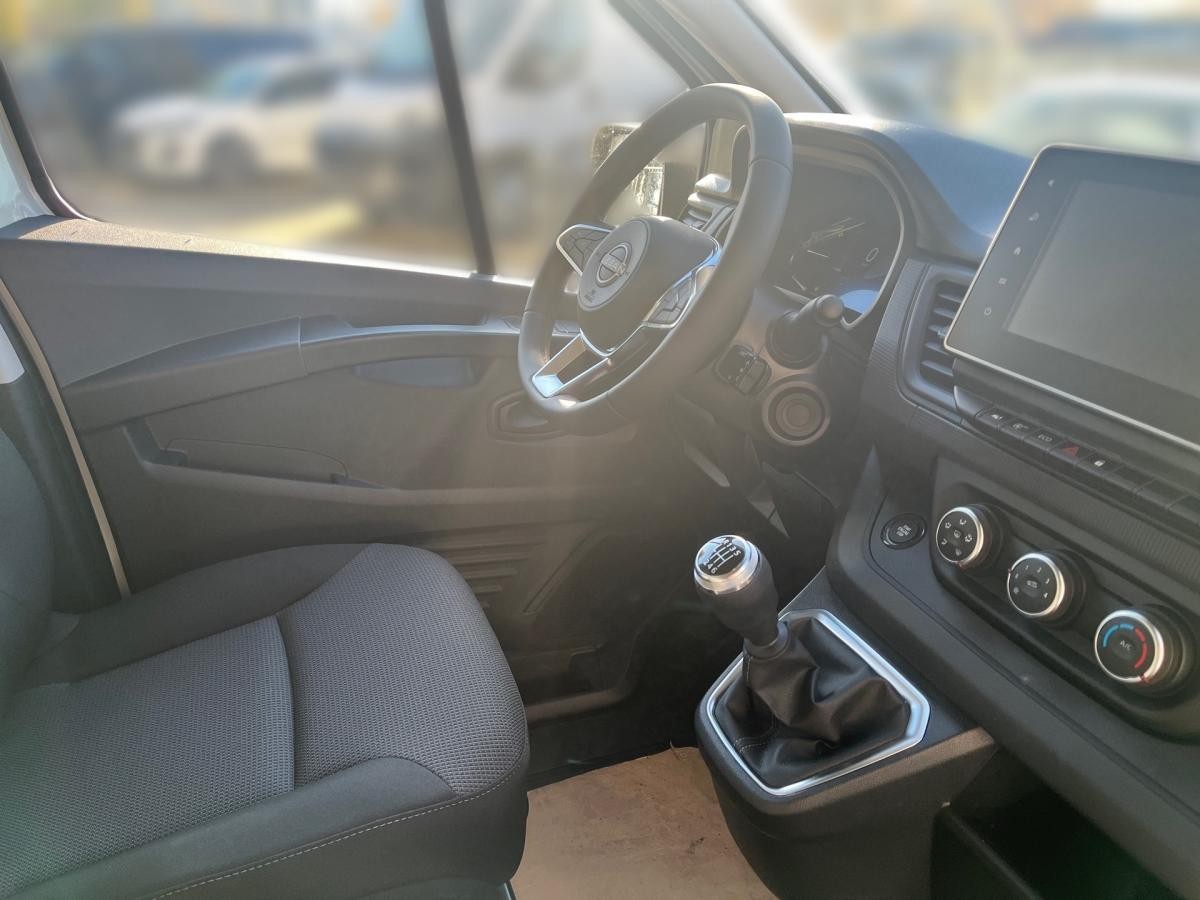 Nissan Primastar 130PS Kastenwagen 270° Hecktüren, Navi, Holzboden