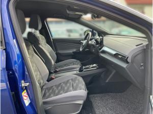Volkswagen ID.4 Pro Performance / Navi, CCS, LED, AHK, ACC
