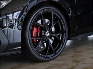 Volkswagen Golf VIII 2,0 TSI DSG GTI ACC DCC Pano R-Kamera LED 19"