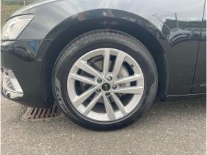 Audi A6 Limousine advanced 40 TDI quattro / Matrix