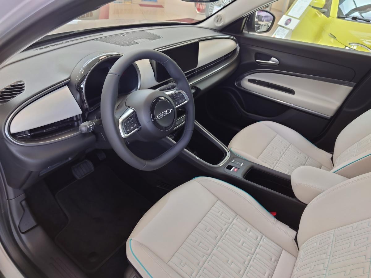 Fiat 600e 600e La Prima | inkl. Wallbox | Raum München/FFB/Augsburg | NUR Abholung vor Ort möglich!