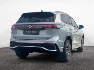 Volkswagen Tiguan R-Line 2,0 l TDI SCR 4MOTION PANO*AHK*WINTERRÄDER*LEDER*HEAD-UP*