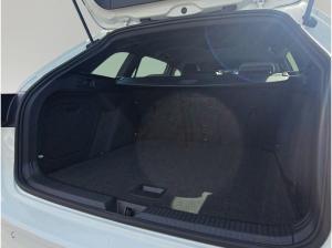 Volkswagen Golf 8 Var. R-Line 2.0 TSI DSG LED+ STHZ TRAVEL