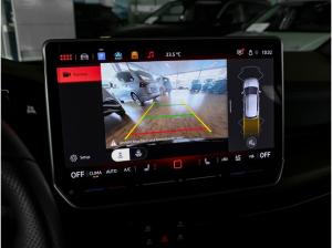 Volkswagen Golf VIII 2,0 TSI DSG GTI ACC DCC Pano R-Kamera LED 19"