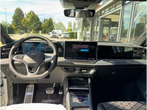 Volkswagen Tiguan R-Line 1,5 l eHybrid DSG Sportpaket HUD AD AHK-klappbar Navi Leder Digitales Cockpit