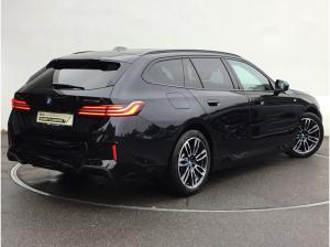 BMW i5 eDrive40 Touring M SPORT+PANO+AHK+KAMERA+ACC