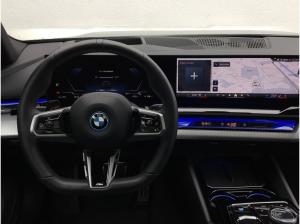 BMW i5 eDrive40 Touring M SPORT+PANO+AHK+KAMERA+ACC