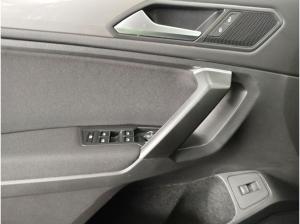 Volkswagen Tiguan Allspace 2.0 TDI DSG Life 7-Sitzer Navi Rückfahrkamera LED